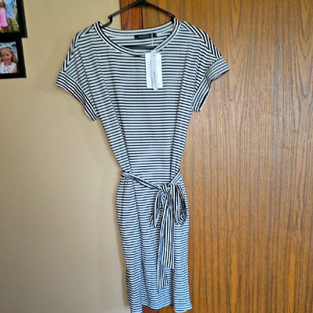 Black and White Sheath Midi Dress with Raglan Sleeves